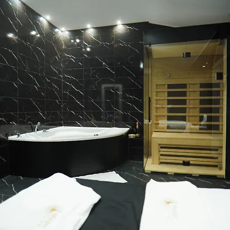 Magic With Jaccuzzi And Sauna Apartment
