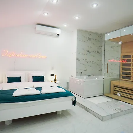 Magic With Jaccuzzi And Sauna Apartment